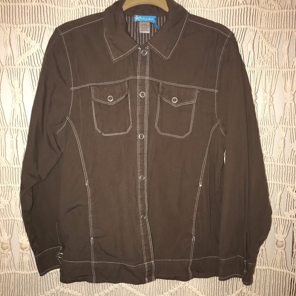 Light Collared Button Up Jacket with detailing